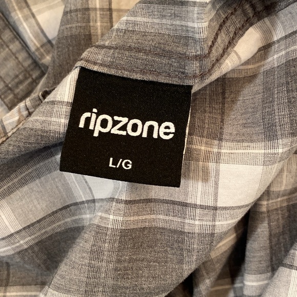 RipZone - Mens Plaid Shirt. Size L - Picture 4 of 8